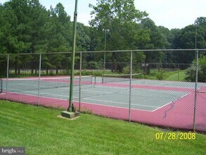 5808 Royal Ridge Dr in West Springfield, VA - Building Photo - Building Photo