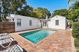 744 Sunset Rd in West Palm Beach, FL - Building Photo - Building Photo