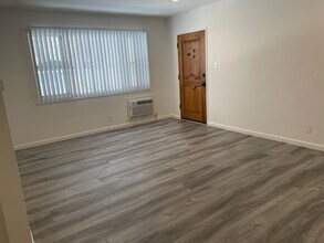 14948 Dickens St in Sherman Oaks, CA - Building Photo - Building Photo