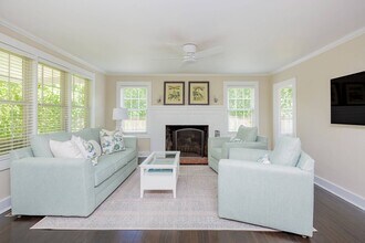 42 Osborne Ln in East Hampton, NY - Building Photo - Building Photo