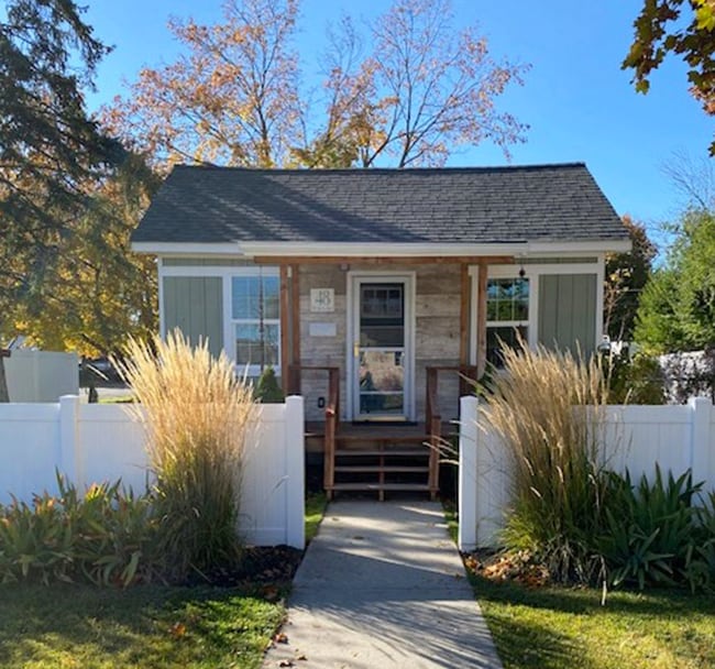 property at 48 9th Ave W