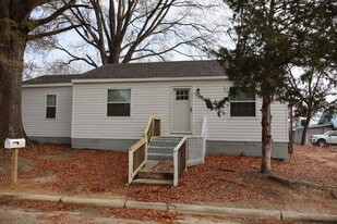 709 Denby St SW in Wilson, NC - Building Photo