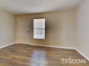 1201 Windsor Cir in Brandon, FL - Building Photo - Building Photo