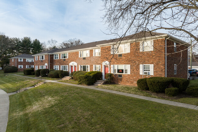 Manchester Village in Wayne, NJ - Building Photo - Building Photo