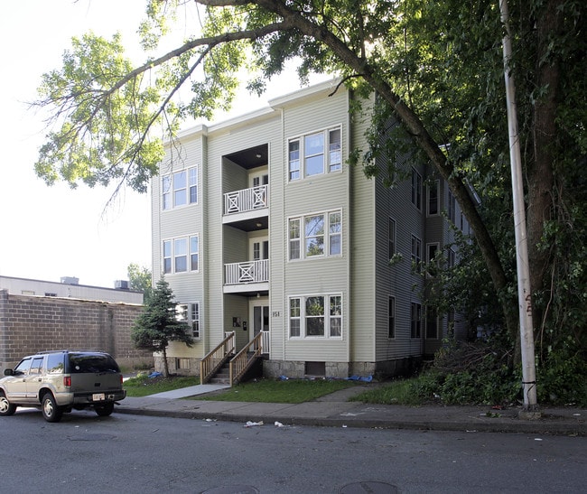 151 Dewey St in Worcester, MA - Foto de edificio - Building Photo