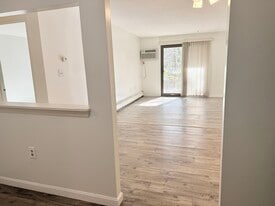 2 Strawberry Bank Rd in Nashua, NH - Building Photo