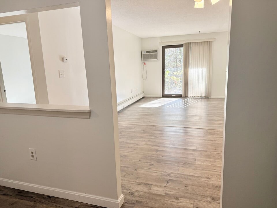 2 Strawberry Bank Rd in Nashua, NH - Building Photo