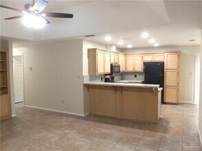 27 N 7th St in McAllen, TX - Building Photo - Building Photo