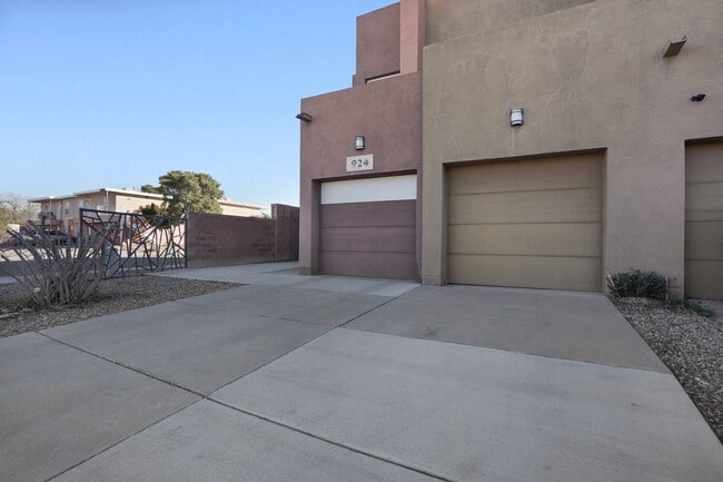 924 Tansion Ct NE in Albuquerque, NM - Building Photo - Building Photo