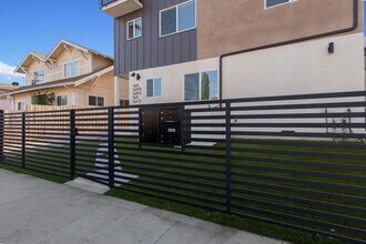 1631 S New Hampshire Ave in Los Angeles, CA - Building Photo - Building Photo