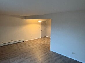 8940 Cedarwood Dr in Tinley Park, IL - Building Photo - Building Photo