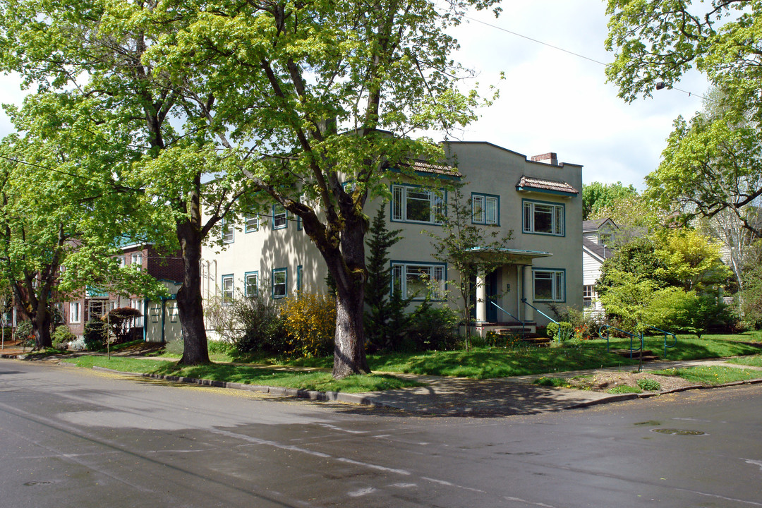 2303 NE 12th Ave in Portland, OR - Building Photo