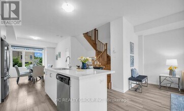 97 Crimson Forest Dr in Vaughan, ON - Building Photo - Building Photo