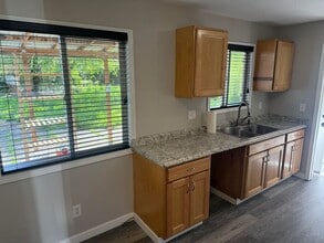 1026 SE 196th Ave in Portland, OR - Building Photo - Building Photo