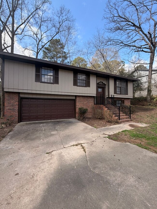 property at 3 Fernwood Dr