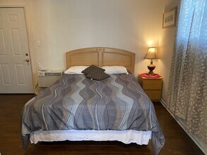 15340 Hart St, Unit Comfy ADU Studio in Van Nuys, CA - Building Photo - Building Photo