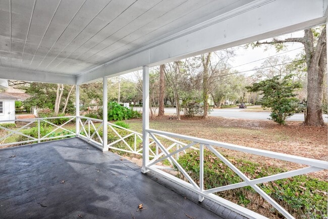 2058 Thomasville Rd in Tallahassee, FL - Building Photo - Building Photo