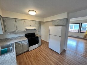 9452 W Glenlake Ave in Rosemont, IL - Building Photo - Building Photo