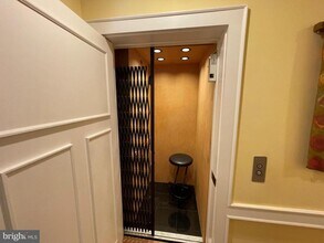 19 Sunset Dr in Alexandria, VA - Building Photo - Building Photo