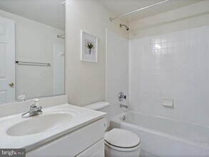 1911 Kentsdale Ln in Vienna, VA - Building Photo - Building Photo