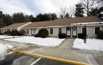 Pine Village Estates in Bedford, NH - Building Photo - Building Photo