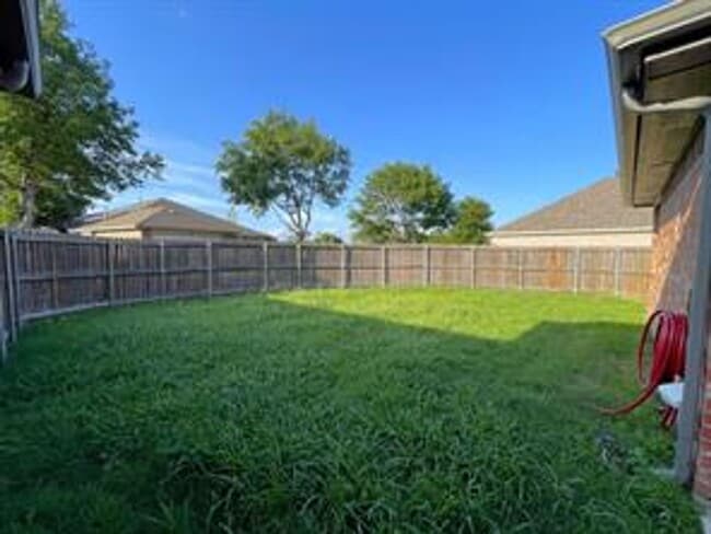 10910 Red Cedar Dr in Frisco, TX - Building Photo - Building Photo