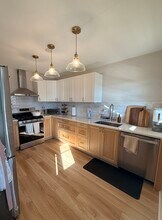 23 Matchett St, Unit 2 in Boston, MA - Foto de edificio - Building Photo