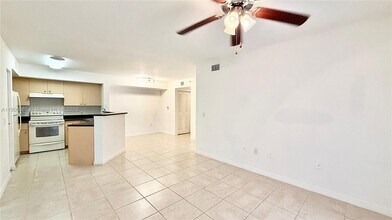 4211 San Marino Blvd in West Palm Beach, FL - Foto de edificio - Building Photo