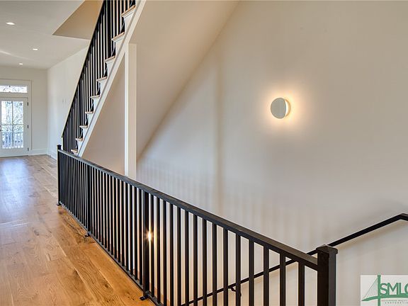 25 W 45th St in Savannah, GA - Building Photo