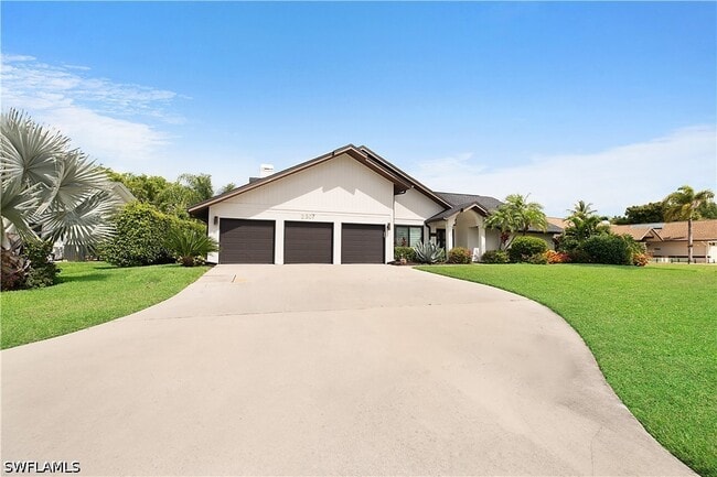 2307 Queens Way in Naples, FL - Building Photo - Building Photo