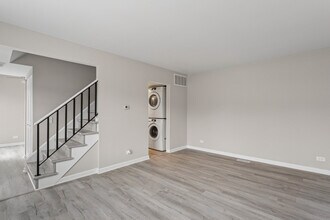 4 Tower Ct in Downers Grove, IL - Building Photo - Building Photo