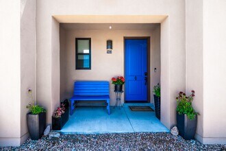 90 E Vía Plaza Nueva in Santa Fe, NM - Building Photo - Building Photo