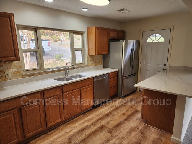 5802 Tazewell Pike in Knoxville, TN - Building Photo - Building Photo