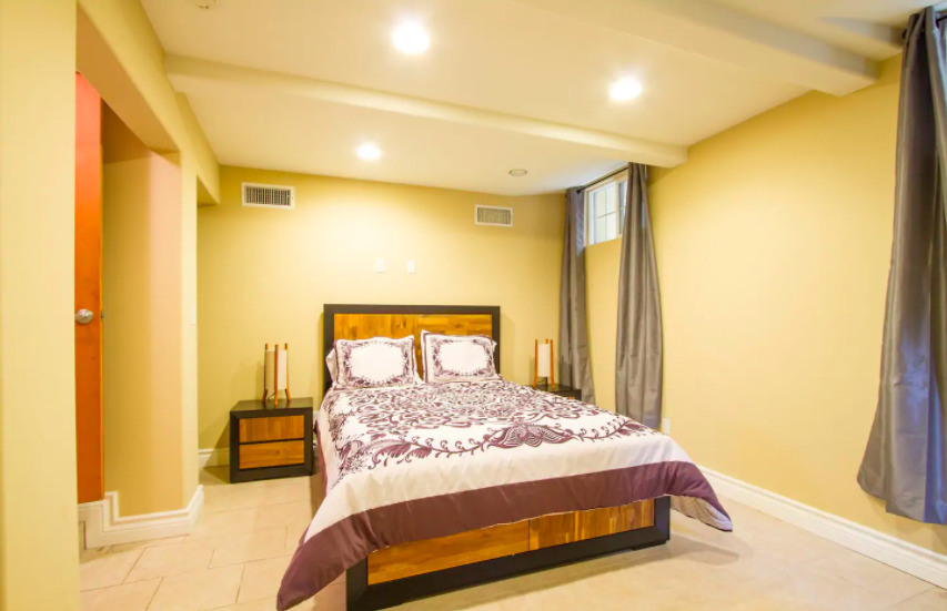 940 Hilldale Ave in West Hollywood, CA - Building Photo