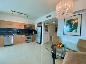 350 S Miami Ave in Miami, FL - Building Photo - Building Photo