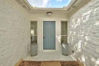 5807 Convict Hill Rd in Austin, TX - Building Photo - Building Photo
