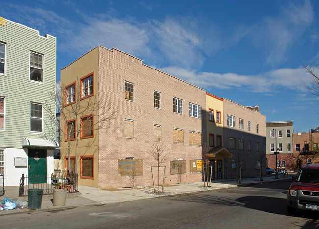 79 Troutman St in Brooklyn, NY - Building Photo - Building Photo