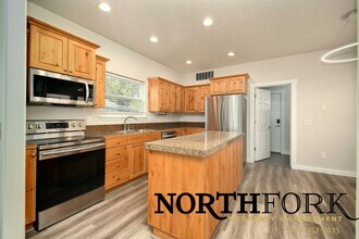 6586 W Poplar St in Boise, ID - Building Photo - Building Photo