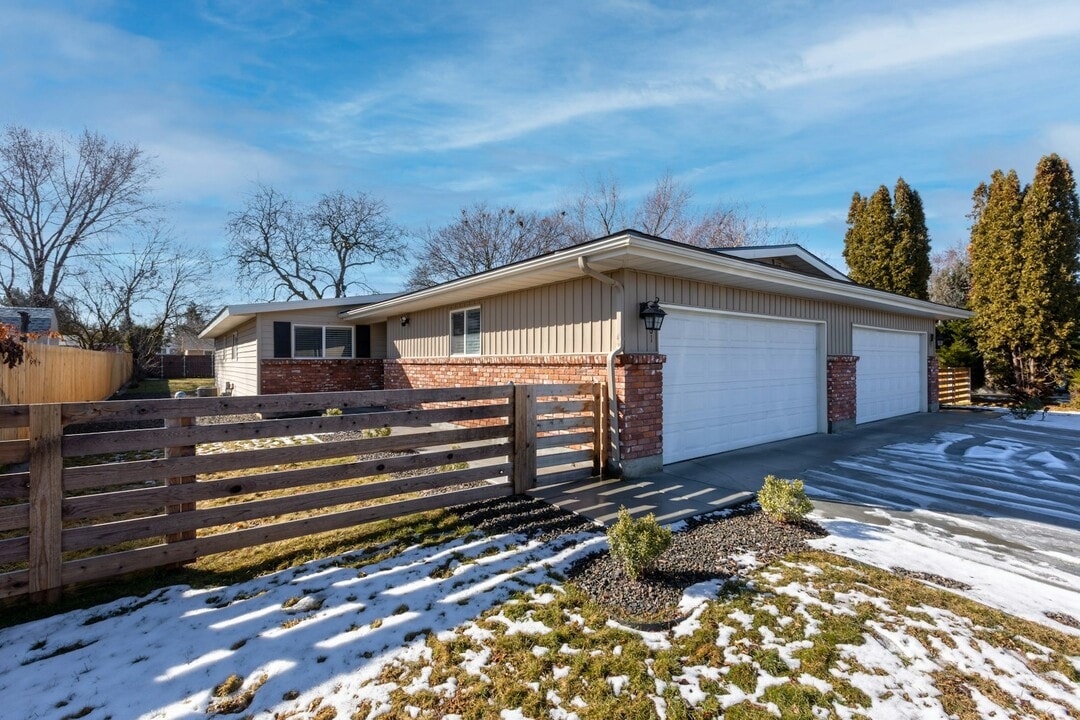 8561 W Goddard Rd in Boise, ID - Building Photo