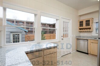 4124 SE Caruthers St in Portland, OR - Building Photo - Building Photo