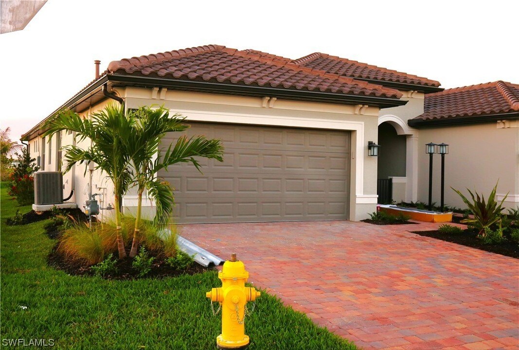 12411 Canal Grande Dr in Ft. Myers, FL - Building Photo