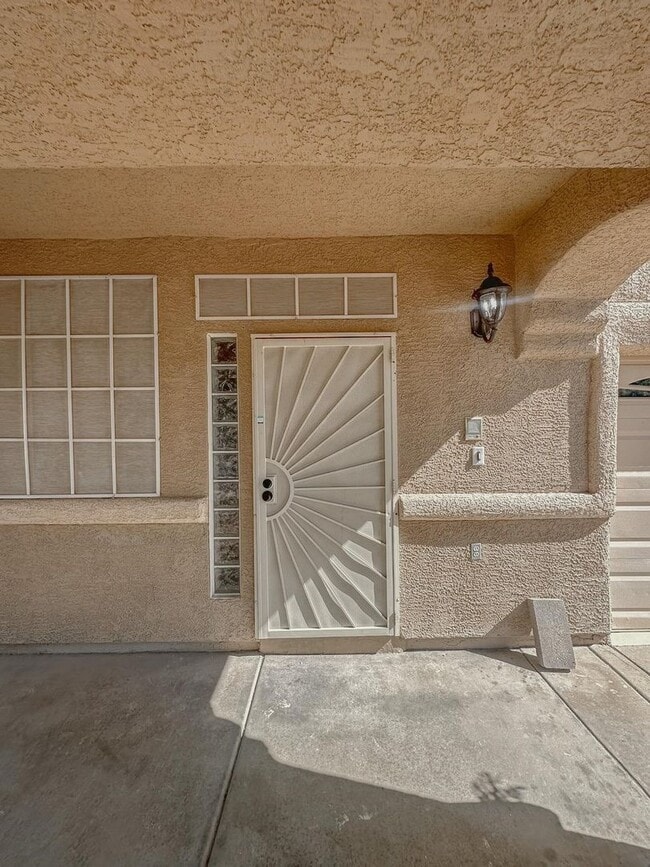 1042 Painted Daisy Ave in Henderson, NV - Foto de edificio - Building Photo