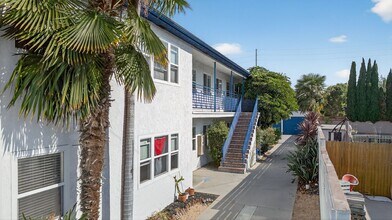 4308 E 4th Street in Long Beach, CA - Building Photo - Building Photo