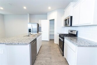 8513 Centerboard Ln in Fort Worth, TX - Foto de edificio - Building Photo