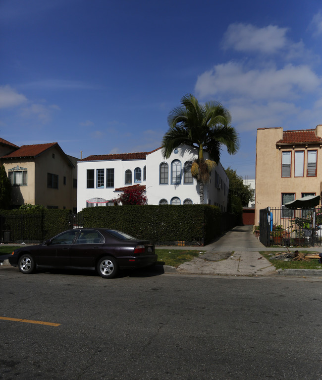 235 S Catalina St in Los Angeles, CA - Foto de edificio - Building Photo
