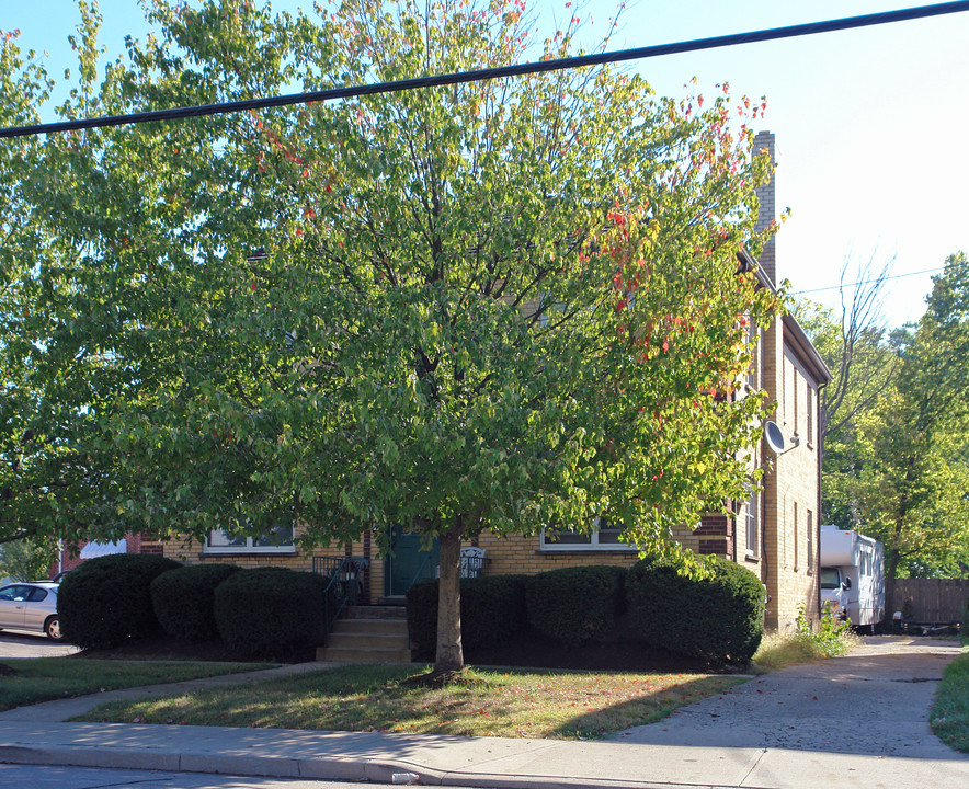 8010 Plainfield Rd in Cincinnati, OH - Building Photo