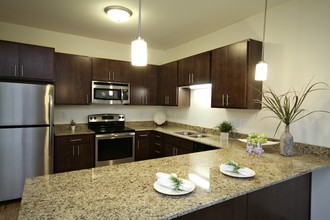 Cascade Apartments in Rochester, MN - Building Photo - Building Photo