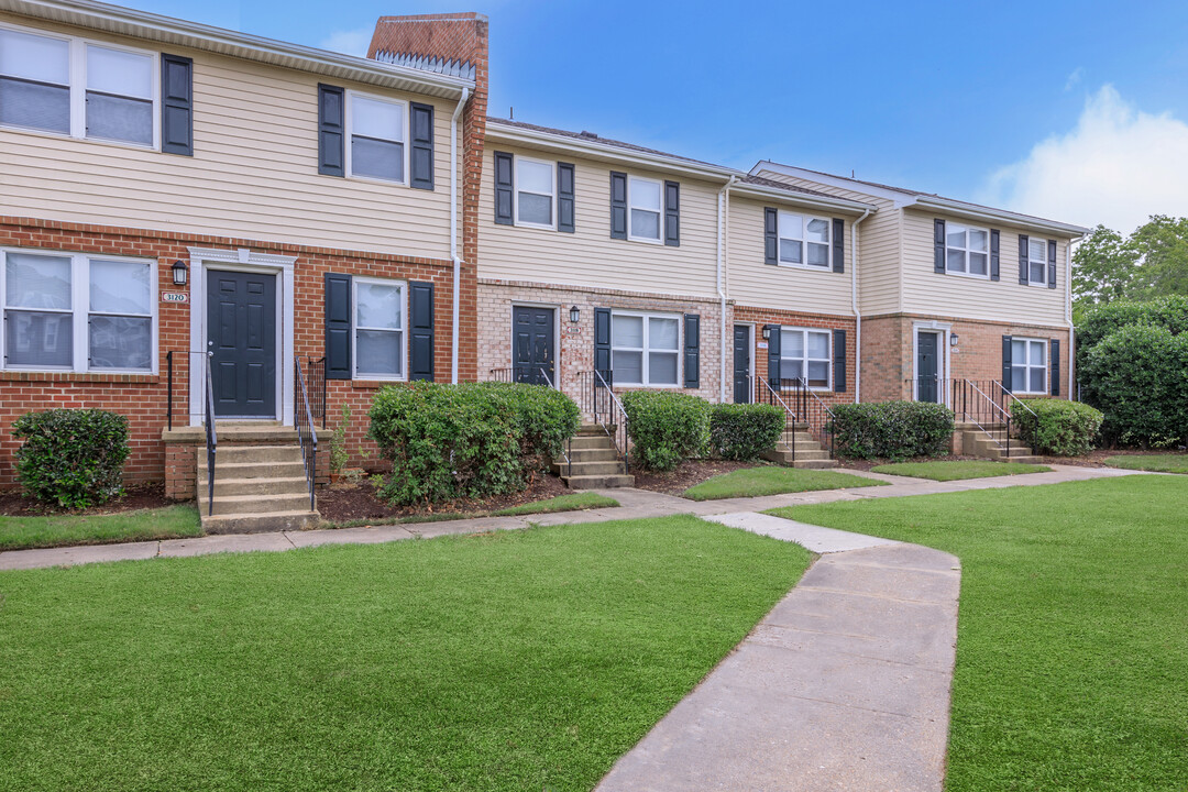 Green Lakes in Virginia Beach, VA - Building Photo