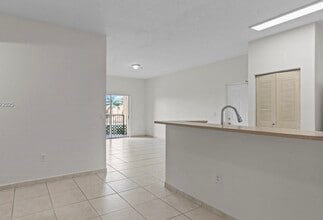 7280 NW 114th Ave, Unit 208 in Doral, FL - Building Photo - Building Photo