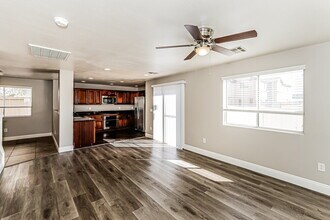 10424 Armand Ave in Las Vegas, NV - Building Photo - Building Photo